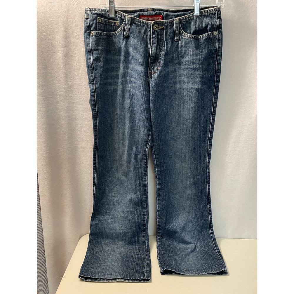 Union Bay Jeans Women's Size 5 blue slight flare leg bottom Vtg